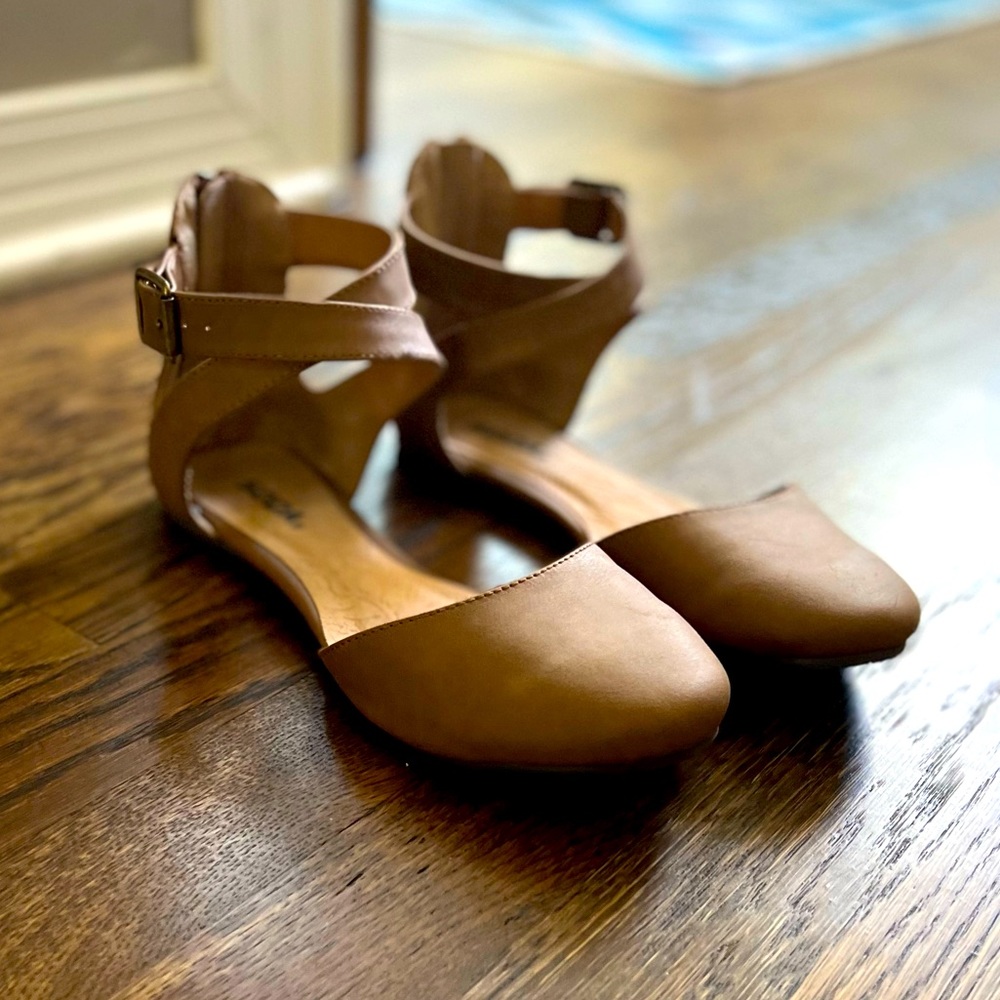 Cross-ankle ballet flat sandal